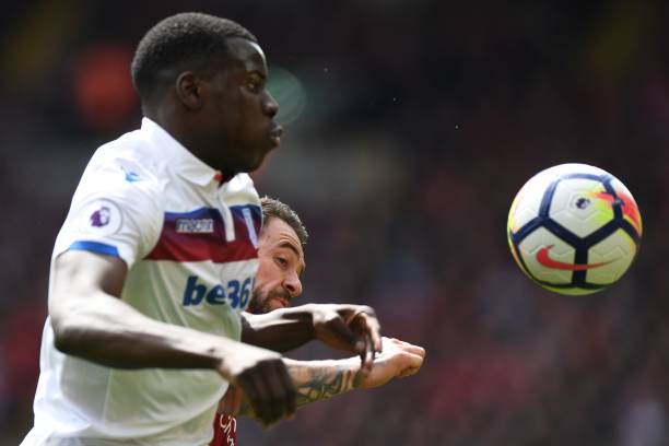 在篮下接应 在篮下接应